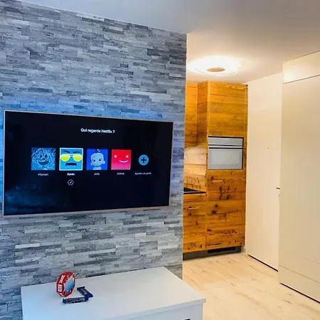 Crans Montana - Au Pied Du Telepherique *